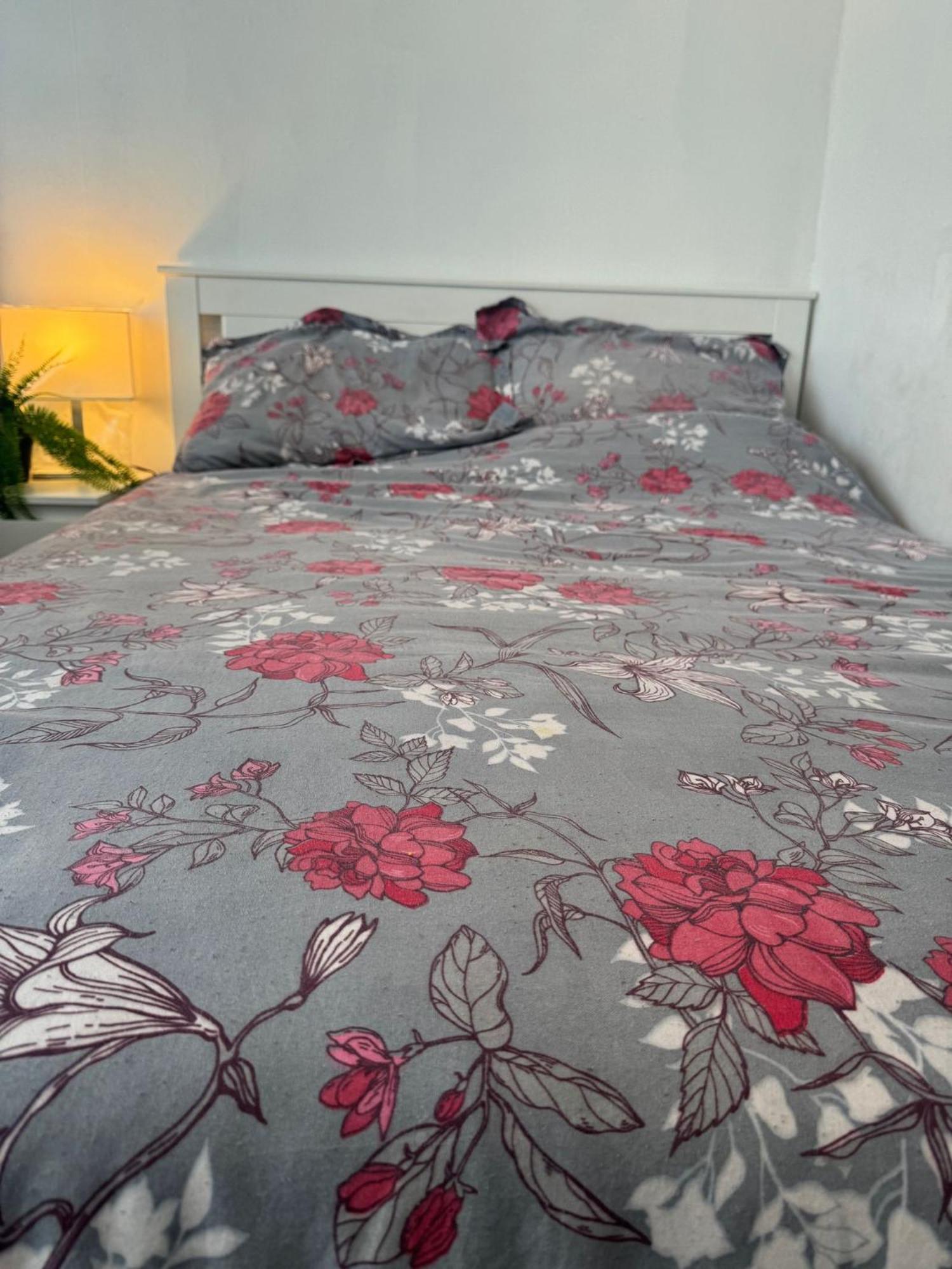 High Quality Lovely Full Flat Near The Station In *