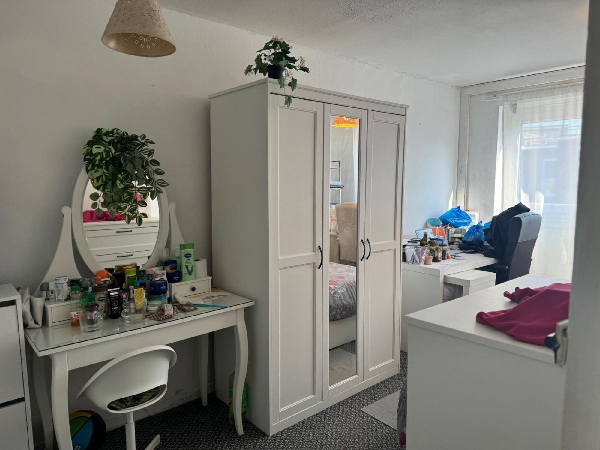 High Quality Lovely Full Flat Near The Station In Londra