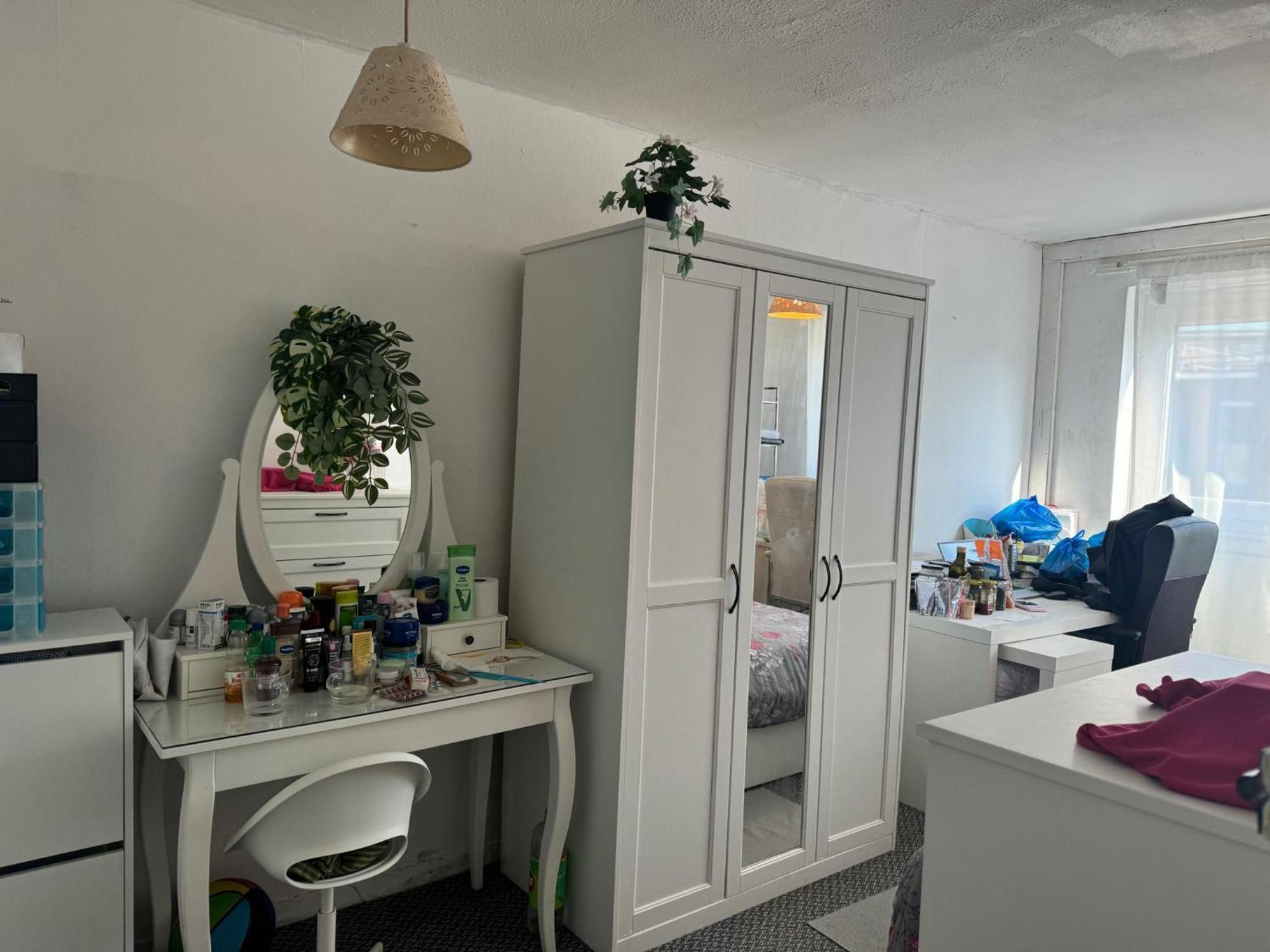 High Quality Lovely Full Flat Near The Station In Londra