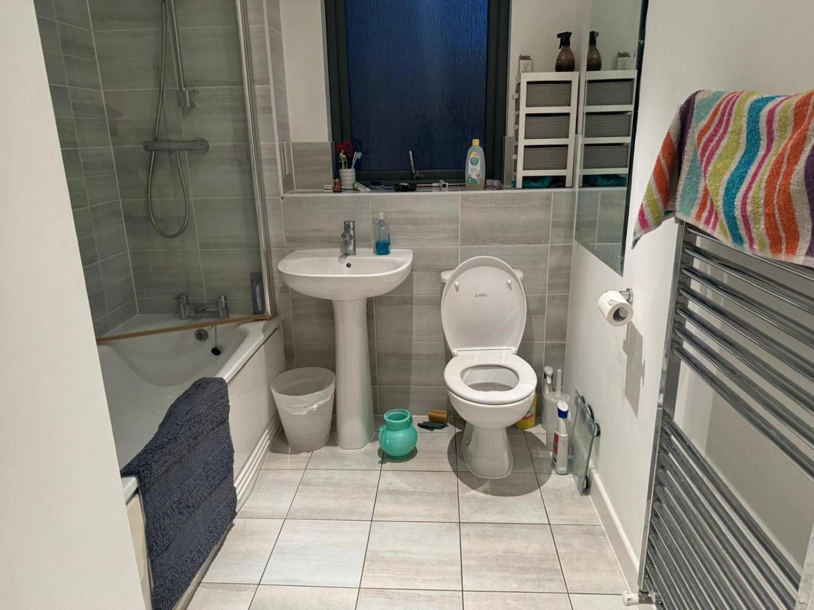 High Quality Lovely Full Flat Near The Station In