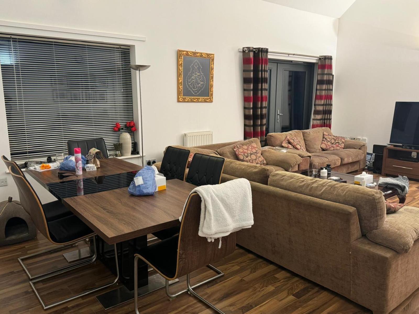 High Quality Lovely Full Flat Near The Station In Londra